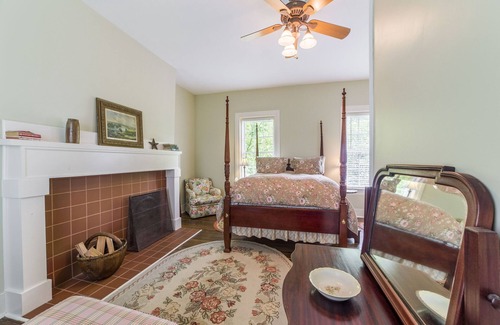 Bardstown Bed & Breakfast | BOURBON TRAIL: Bardstown 3 bedroom/3 bath cottage, park setting, walk to downtown
