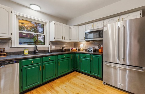 Lawrenceburg House | Bourbon Trail Cabin-Sleeps 10Hot Tub, Firepit