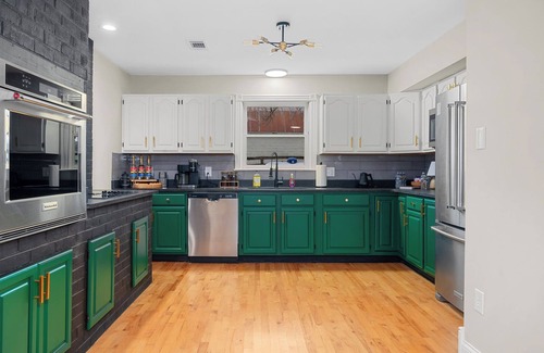 Lawrenceburg House | Bourbon Trail Cabin-Sleeps 10Hot Tub, Firepit