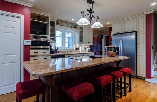 Shepherdsville House | Bourbon Trail Estate on 22.5 Acres!