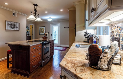 Shepherdsville House | Bourbon Trail Estate on 22.5 Acres!