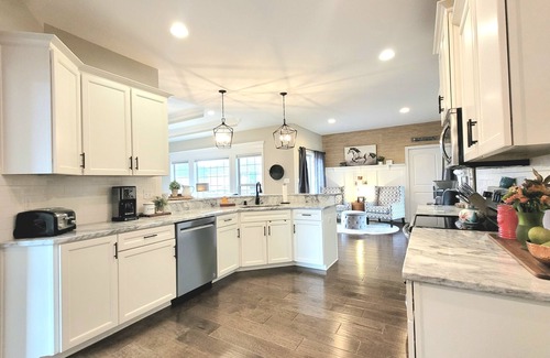 Simpsonville House | Bourbon trail home w/screened-in porch & firepit near Louisville