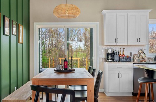 Southville Apartment | Bourbon Trail*Hot Tub*Sauna*Mini Golf*WiFi*EVSE