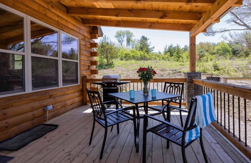 Logan Cabin | Bourbon Trail Lodge by The Inn & Spa at Cedar Falls