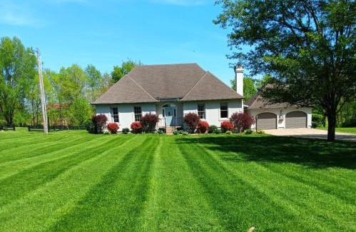 Shelbyville House | Bourbon Trailhot Tubgame Rmpool