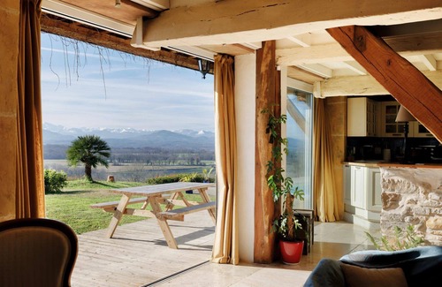 Lucq-de-Bearn House | Bourdasse farmhouse with Pyrenees views, swimming pool, sauna and Nordic bath