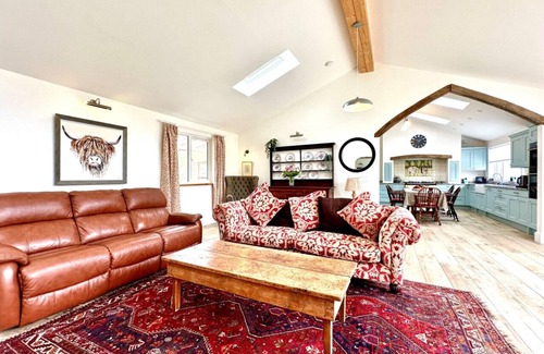 Worlington House | Bourne Lodge - Two Bedroom House, Sleeps 4