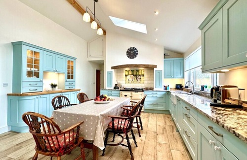 Worlington House | Bourne Lodge - Two Bedroom House, Sleeps 4