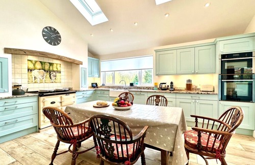 Worlington House | Bourne Lodge - Two Bedroom House, Sleeps 4