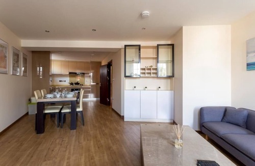 Bournemouth Apartment | BOURNECOAST: MODERN APARTMENT NEAR TO SHOPS , TOWN CENTRE AND BEACHES - FM6290