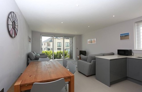 Southbourne Apartment | BOURNECOAST: MODERN FLAT ON THE CLIFFTOP WITH SEA VIEWS AND PATIOS - FM6194