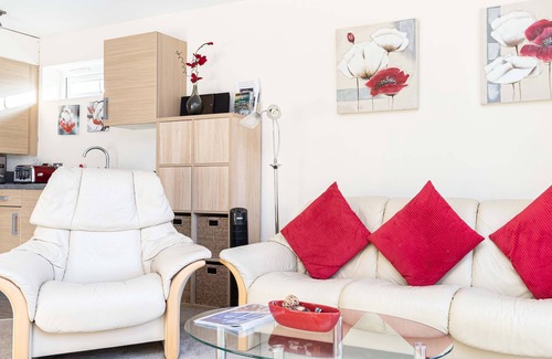 Southbourne Apartment | Bournecoast: Modern apartment with two balconies close to sandy beaches - FM9632