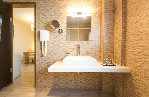 Skiathos Town Hotel | Bourtzi Hotel