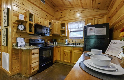 Hochatown Cabin | Bout Time Cabin in the Wood With Free Wifi and Private Hot Tub by Redawning
