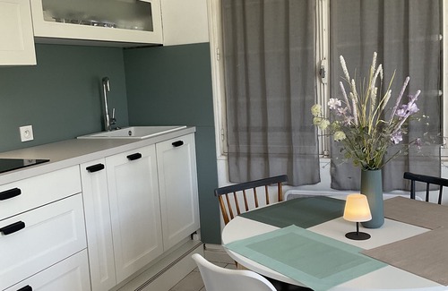 Vierville-sur-Mer Apartment | Boutik'Home - 3-room apartment for 4 people on the seafront