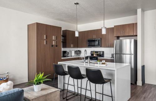 Rio Grande Apartment | Boutique 1BR near Convention Center - Pool,Htub,Gym
