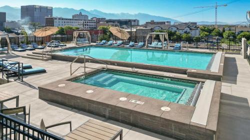 Rio Grande Apartment | Boutique 1BR near Convention Center - Pool,Htub,Gym