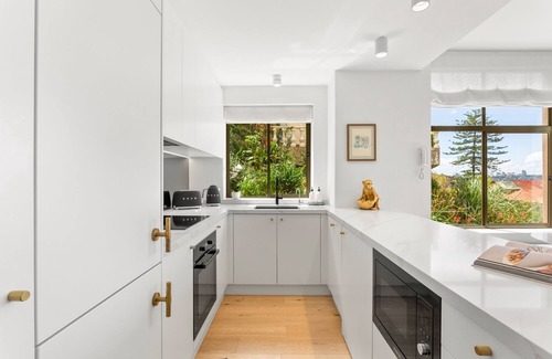Kirribilli Apartment | Boutique 2-Bed with Stunning Sydney Harbour Views
