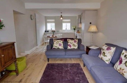 Winchester Apartment | Boutique 2 Bedroom (Sleep 5) Cottage Nr Winchester