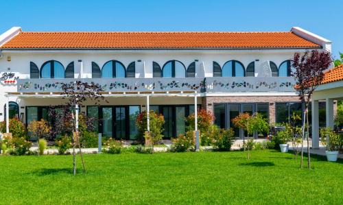 Douazeci si Trei August House | Boutique 23