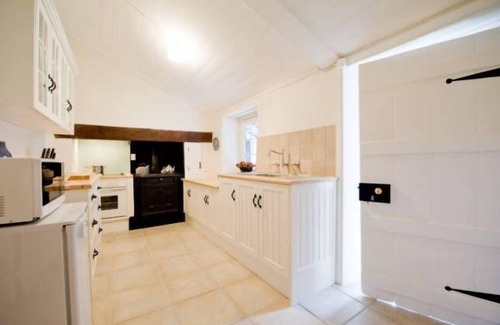 Encounter Bay Cottage | Boutique accommodation in historic beachfront cottage. Self-contained or B&B