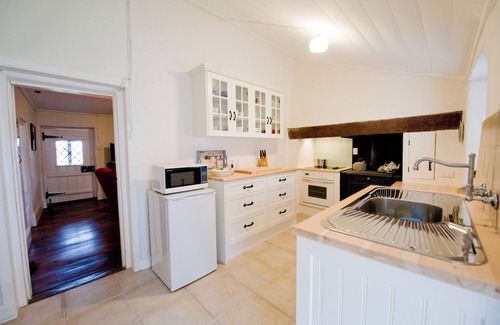 Encounter Bay Cottage | Boutique accommodation in historic beachfront cottage. Self-contained or B&B
