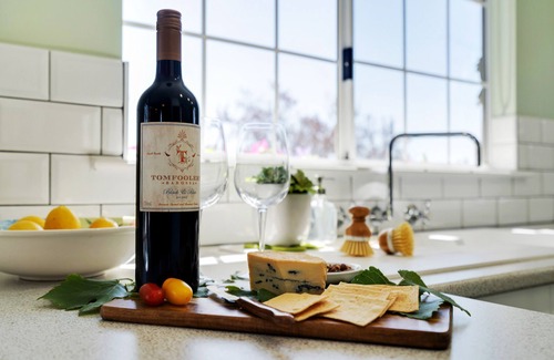 Penrice Cottage | Boutique accommodation peacefully set amongst you're own private vineyard
