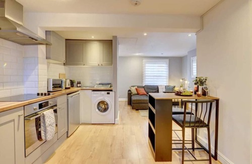 Banbury Apartment | Boutique Apartment in Town Centre w/Free Parking