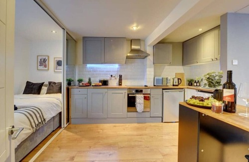 Banbury Apartment | Boutique Apartment in Town Centre w/Free Parking