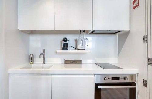 Santos Apartment | Boutique Apartment in the Heart of Lisbon.lemonn J