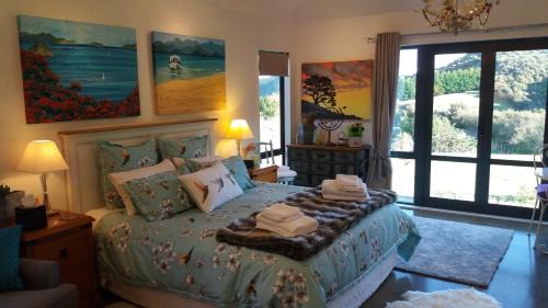 Upper Hutt House | Boutique Art Retreat