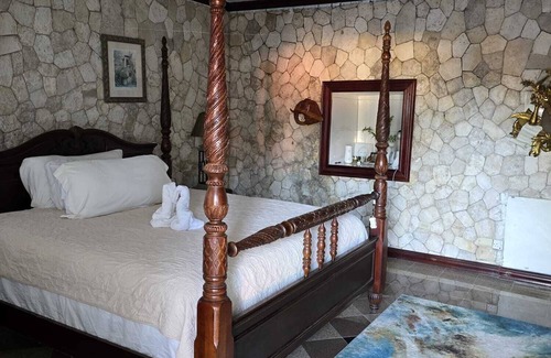 Cave Bed & Breakfast | Boutique B & B at Stonevillage