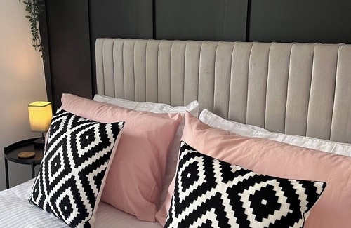 Affieux Bed & Breakfast | Boutique B&B in the French countryside - Bedroom 2 - Great views, rooms & pool!