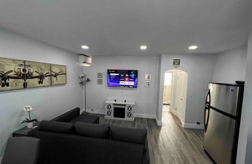 Hollywood Lakes Condo | Boutique Beach Condo on the Hollywood Intercoastal Waterway. Dock your boat