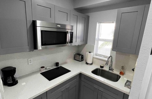 Hollywood Lakes Condo | Boutique Beach Condo on the Hollywood Intercoastal Waterway. Dock your boat