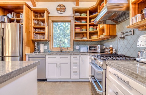 Long Beach Cabin | Boutique Cabin. Beautiful. Luxurious. Hot Tub. Path to Beach.