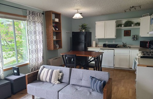 Campbell Park Condo | Boutique condo close to trails 1 bed 1.5 bath