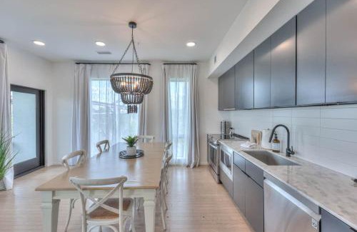 North Capitol House | Boutique Condo On Nashville's Riverfront- Eve #402