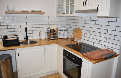 Seymour Bed & Breakfast | Boutique creek side B&B. Walking distance to everything.