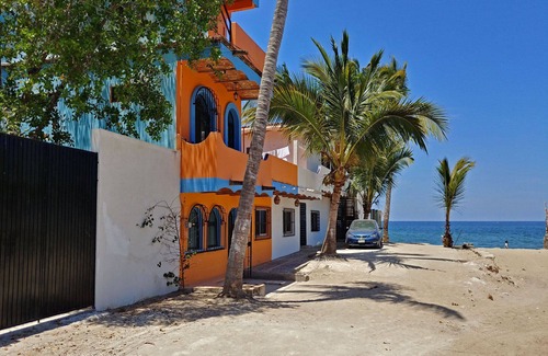 La Penita de Jaltemba Apartment | Boutique designer bachelor on the beach with plunge pool.
