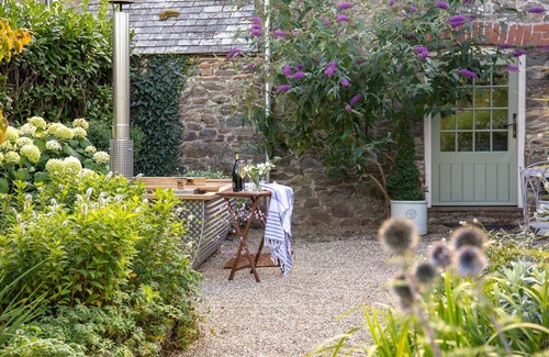 Broadwoodkelly House | Boutique & dog friendly.
