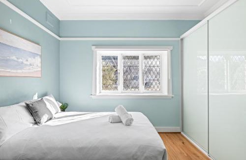 North Parramatta House | Boutique Double Room Near Light Rail in North Parramatta - Shared Bathroom