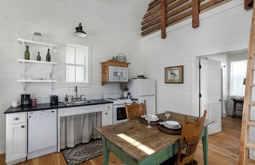 Driftwood Cabin | Boutique Family Suite Cabin Lodging & Event Resort - Cedar Break at Howard Ranch