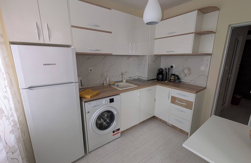 Burgas Center Apartment | Boutique Flora Apartment with WiFi and AC in Burgas