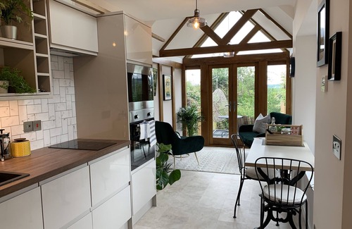 Ludlow Cottage | Boutique garden apartment with decking and views
