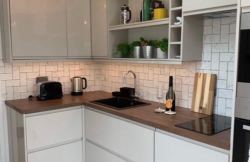 Ludlow Cottage | Boutique garden apartment with decking and views