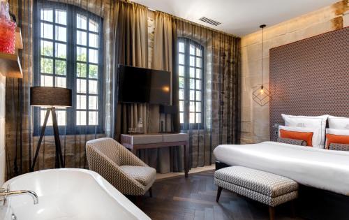 Aigues-Mortes Medieval City Hotel | Boutique Hôtel des Remparts & Spa