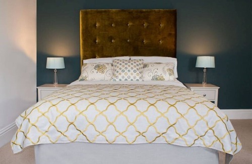 Earls Barton Hotel | Boutique Historical Country House -franklin Suite