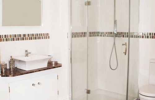 Earls Barton Hotel | Boutique Historical Country House -franklin Suite