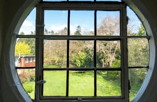 Earls Barton House | Boutique Historical Country House